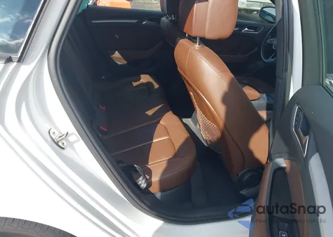 2018 Audi A3 2.0T Premium/2.0T Tech Premium z USA, uszkodzony, nr VIN WAUB8GFF8J1021211